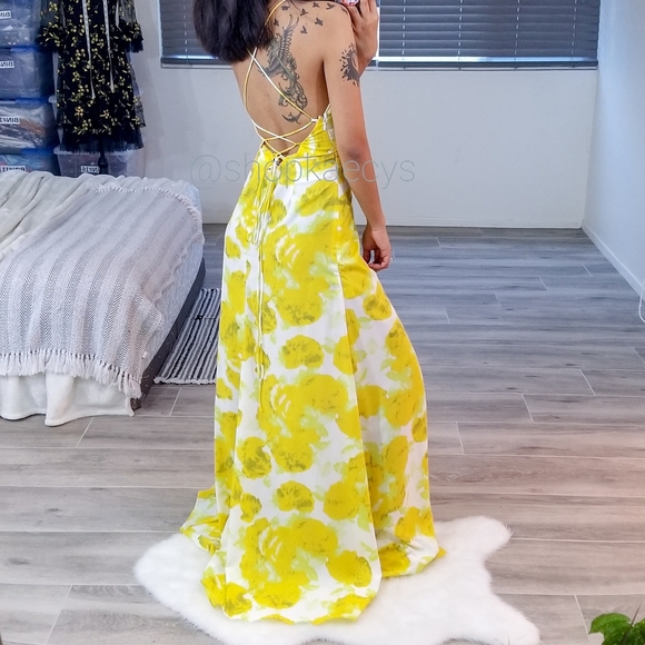 🚨LAST 2🚨 Yellow Floral Side-Slit Ruffled Dress - Picture 2 of 6